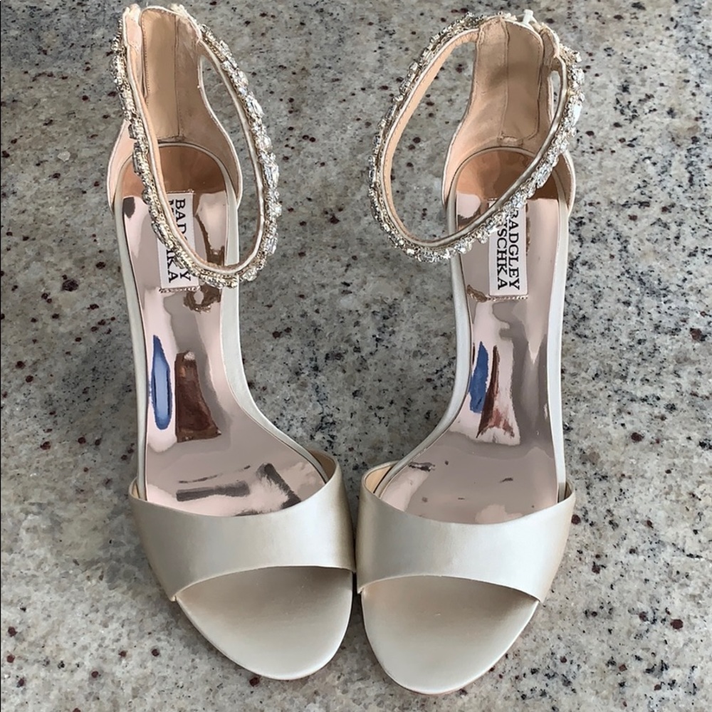 Excellent Badgley Mischka Ivory Satin Shoes (One-Time-Use)